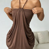Czekoladowa Mini Sukienka z Wiązaniem wokół Szyi