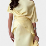 Komplet Sara z Topem z Krzyżującymi się Ramiączkami i Lekką Spódnicą